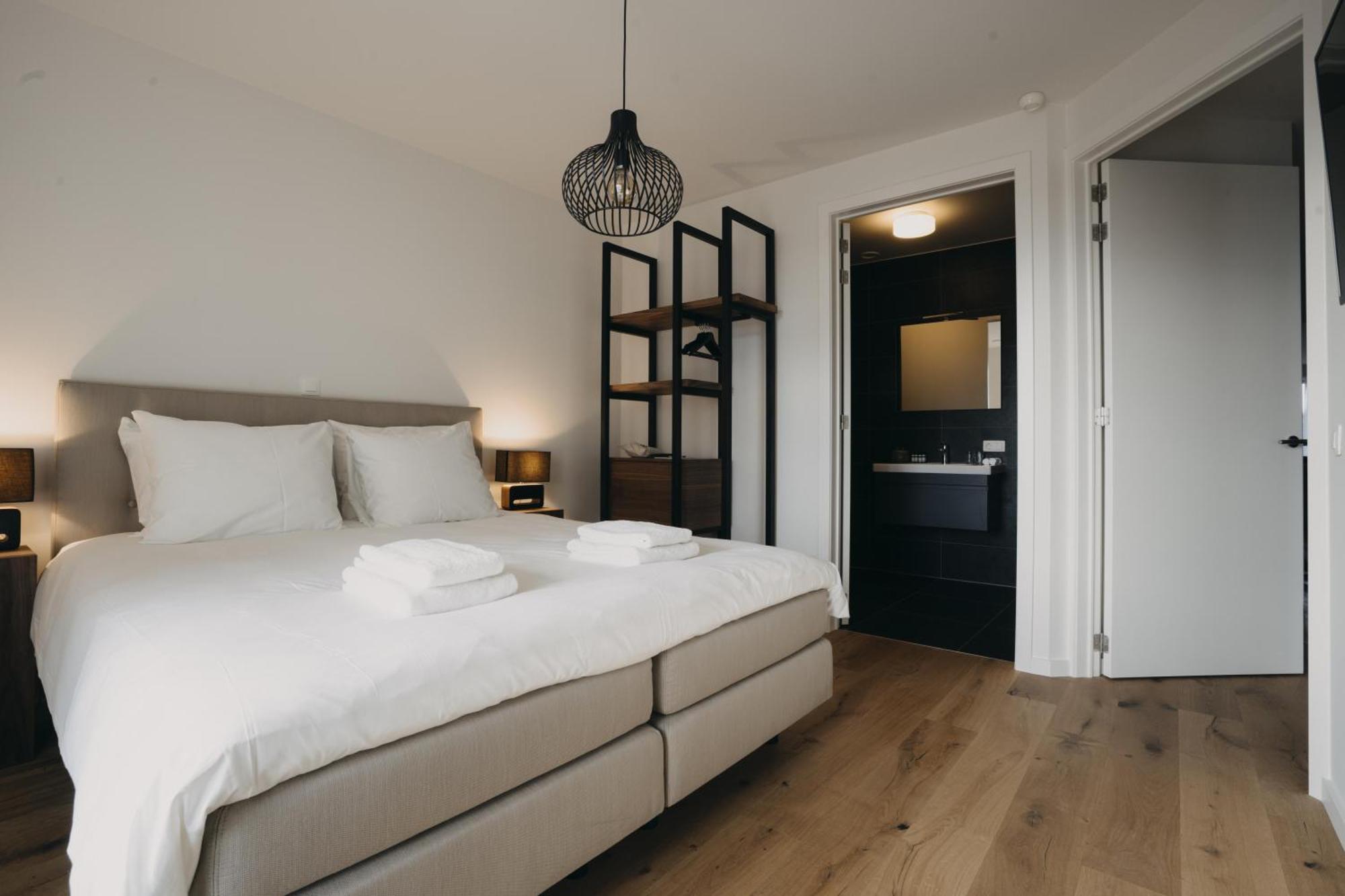 Huswell - The Tide - Stylish Seaview Apartment For 4 - Prime Location & Private Parking Cadzand Exterior foto